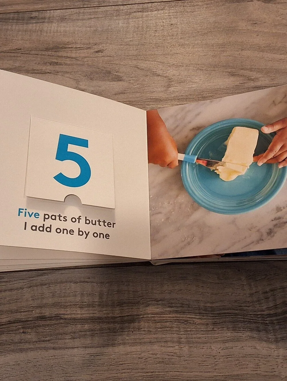 Lovevery Making Muffins Flip Book From The Helper Play Kit Months 25, 26, 27